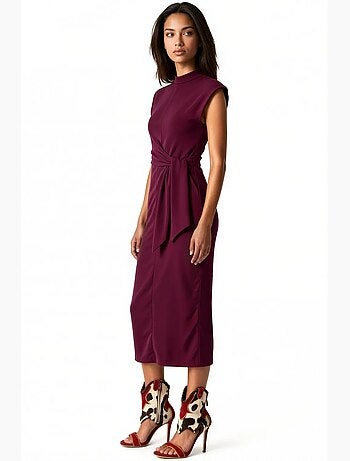Vestido midi ajustado sin mangas con detalle de lazada busem