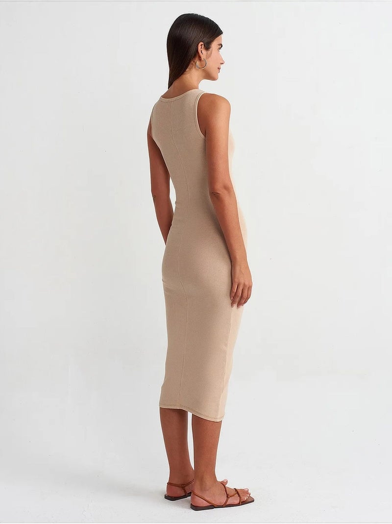 Vestido midi ajustado sin mangas dilvin Beige arcilla - Kiabi