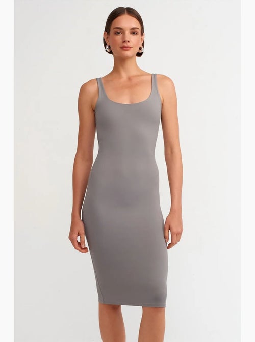 Vestido midi ajustado sin mangas dilvin - Kiabi Vestido midi ajustado sin mangas dilvin - Kiabi
