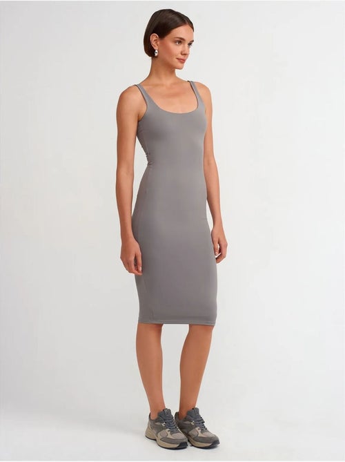 Vestido midi ajustado sin mangas dilvin - Kiabi Vestido midi ajustado sin mangas dilvin - Kiabi