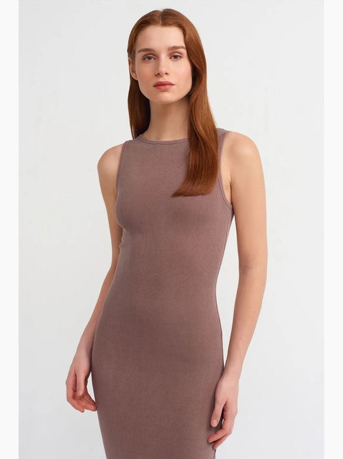 Vestido midi ajustado sin mangas dilvin - Kiabi Vestido midi ajustado sin mangas dilvin - Kiabi