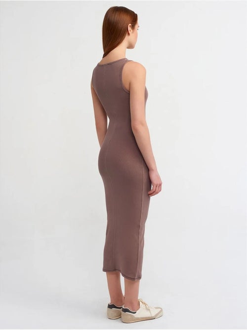 Vestido midi ajustado sin mangas dilvin - Kiabi Vestido midi ajustado sin mangas dilvin - Kiabi
