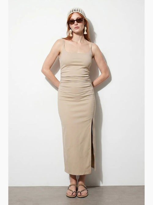 Vestido midi ajustado sin mangas para mujer dilvin - Kiabi Vestido midi ajustado sin mangas para mujer dilvin - Kiabi