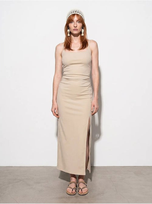 Vestido midi ajustado sin mangas para mujer dilvin - Kiabi Vestido midi ajustado sin mangas para mujer dilvin - Kiabi