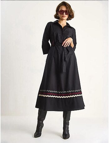 Vestido midi bordado con cierre de botones lucci
