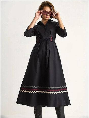 Vestido midi bordado con cierre de botones lucci