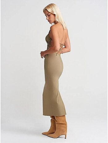 Vestido midi ceñido con cuello halter dilvin