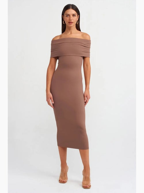 Vestido midi ceñido con escote barco dilvin - Kiabi Vestido midi ceñido con escote barco dilvin - Kiabi