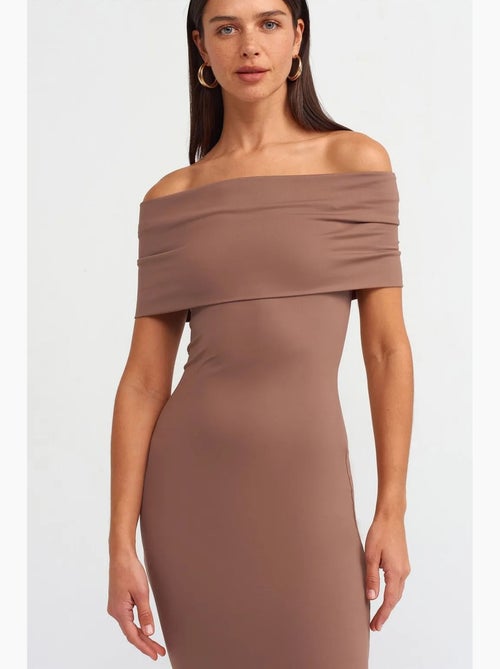 Vestido midi ceñido con escote barco dilvin - Kiabi Vestido midi ceñido con escote barco dilvin - Kiabi