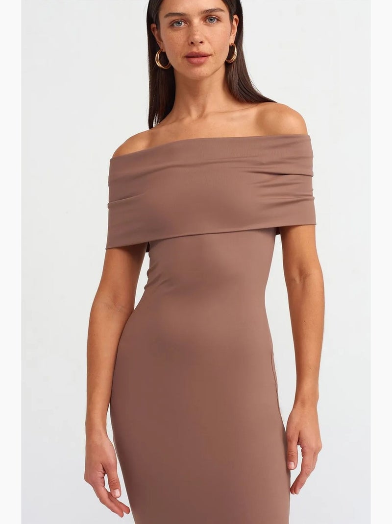 Vestido midi ceñido con escote barco dilvin Taupe - Kiabi