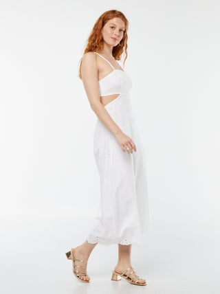 Vestido midi con abertura en los laterales