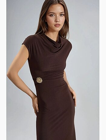 Vestido midi con accesorio de piedra busem