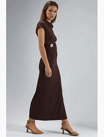 Vestido midi con accesorio de piedra busem