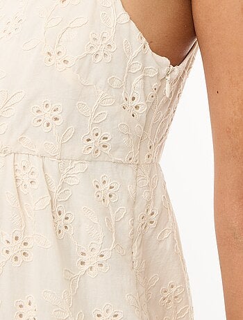 Vestido midi con bordado inglés y tirantes ajustables