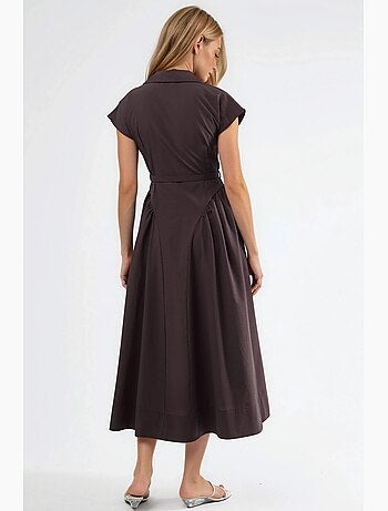 Vestido midi con cinturón y cuello camisero busem