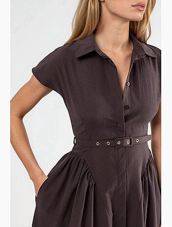 Vestido midi con cinturón y cuello camisero busem