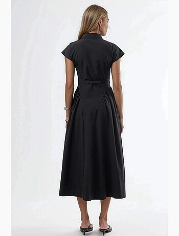 Vestido midi con cinturón y cuello camisero busem