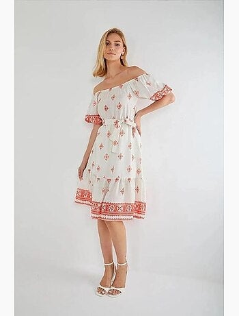 Vestido midi con cuello barco y estampado floral de con detalle de accesorios mixray