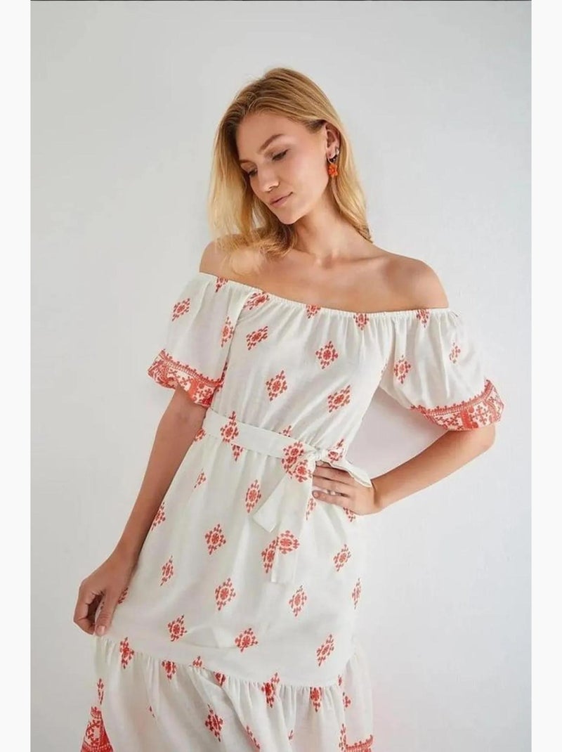 Vestido midi con cuello barco y estampado floral de con detalle de accesorios mixray Blanco roto - Kiabi