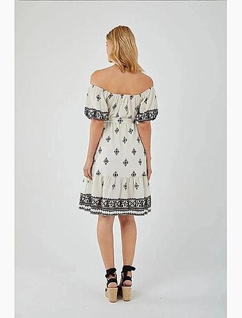 Vestido midi con cuello barco y estampado floral de con detalle de accesorios mixray