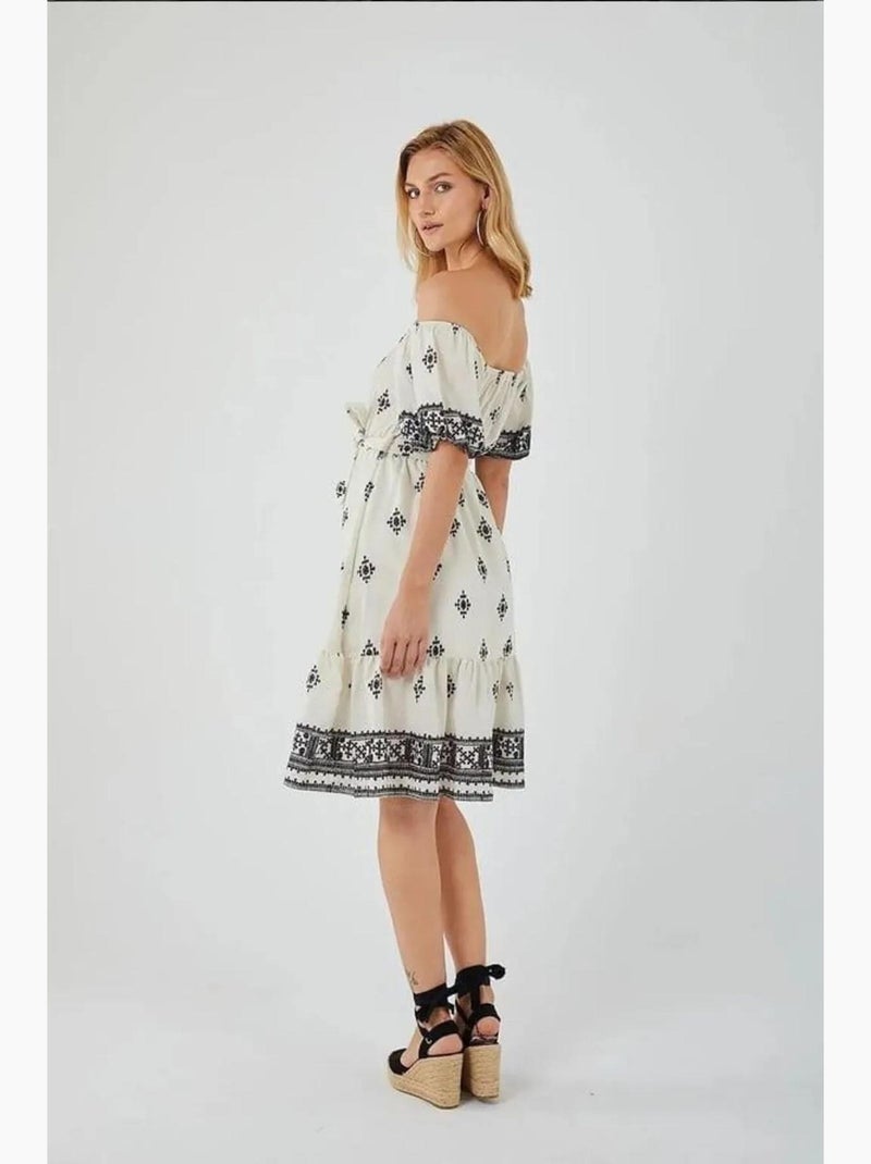 Vestido midi con cuello barco y estampado floral de con detalle de accesorios mixray Crema - Kiabi
