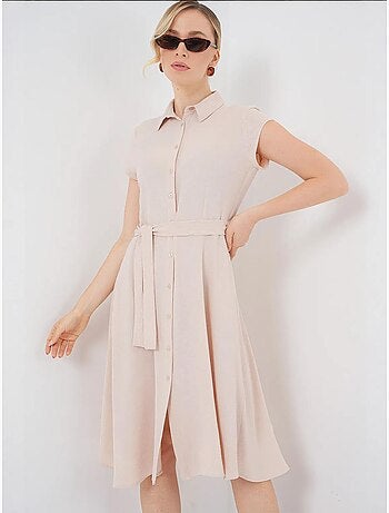 Vestido midi con cuello camisero abotonado y corte a con detalle de ribete bdart