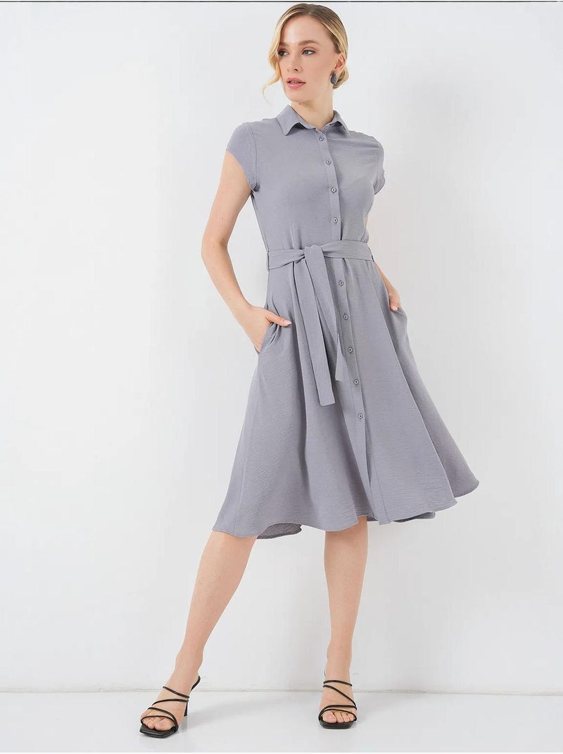 Vestido midi con cuello camisero abotonado y corte a con detalle de ribete bdart Gris - Kiabi