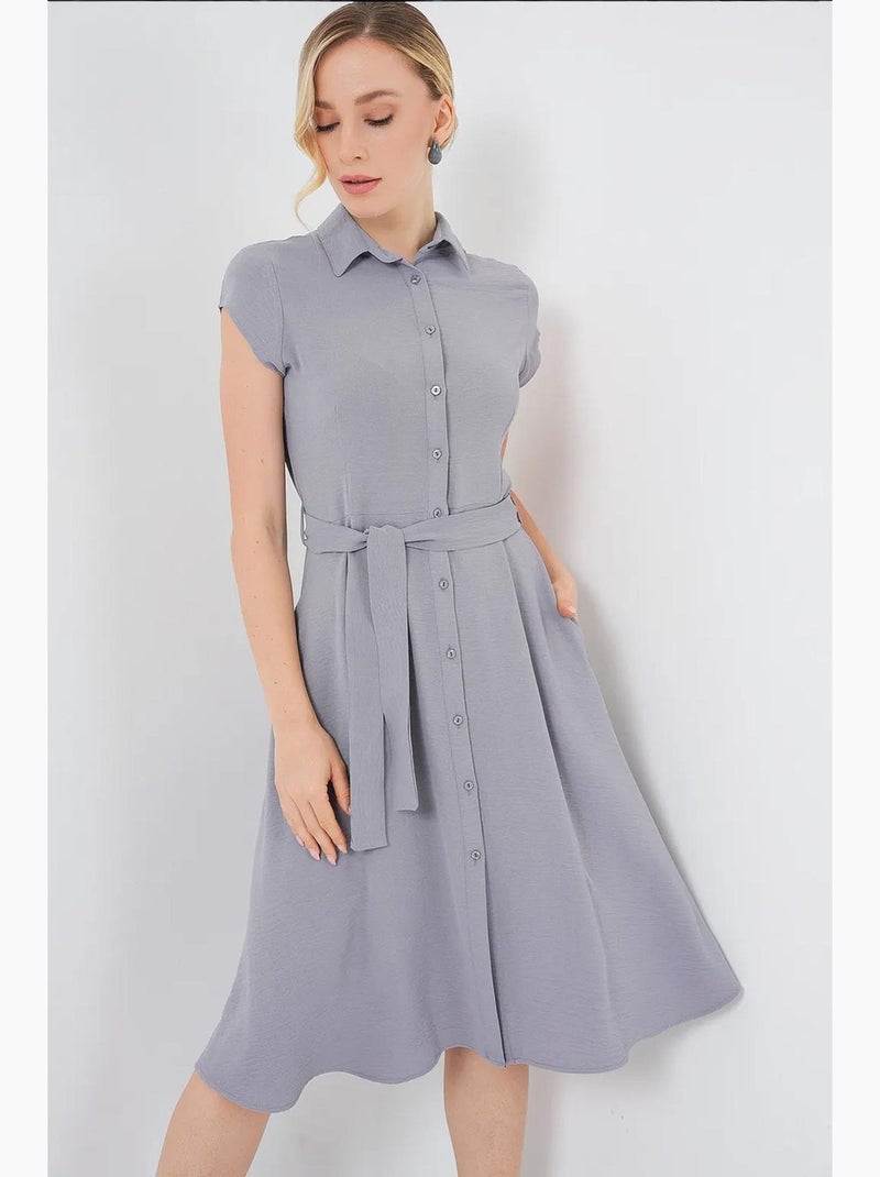 Vestido midi con cuello camisero abotonado y corte a con detalle de ribete bdart Gris - Kiabi