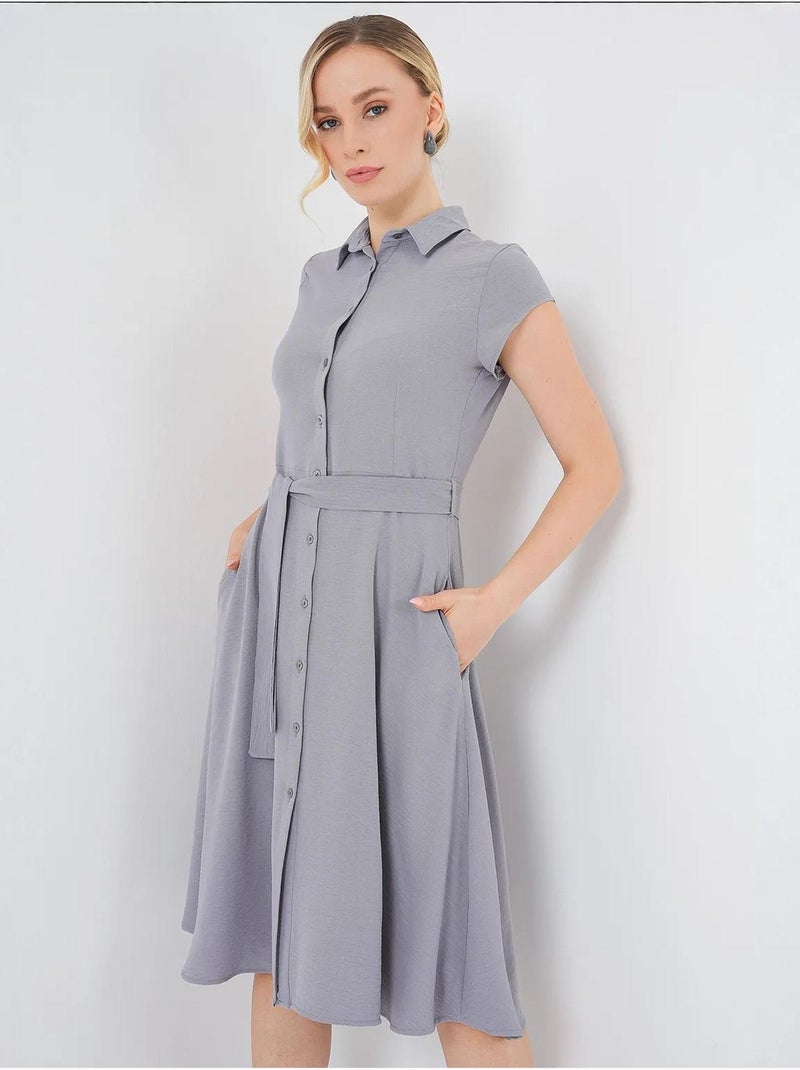 Vestido midi con cuello camisero abotonado y corte a con detalle de ribete bdart Gris - Kiabi