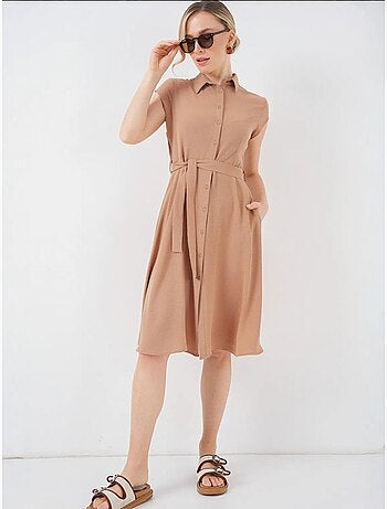 Vestido midi con cuello camisero abotonado y corte a con detalle de ribete bdart