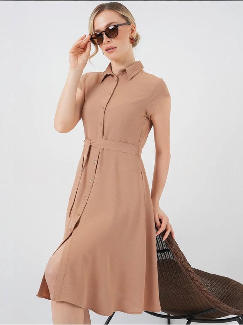 Vestido midi con cuello camisero abotonado y corte a con detalle de ribete bdart - Kiabi Vestido midi con cuello camisero abotonado y corte a con detalle de ribete bdart - Kiabi