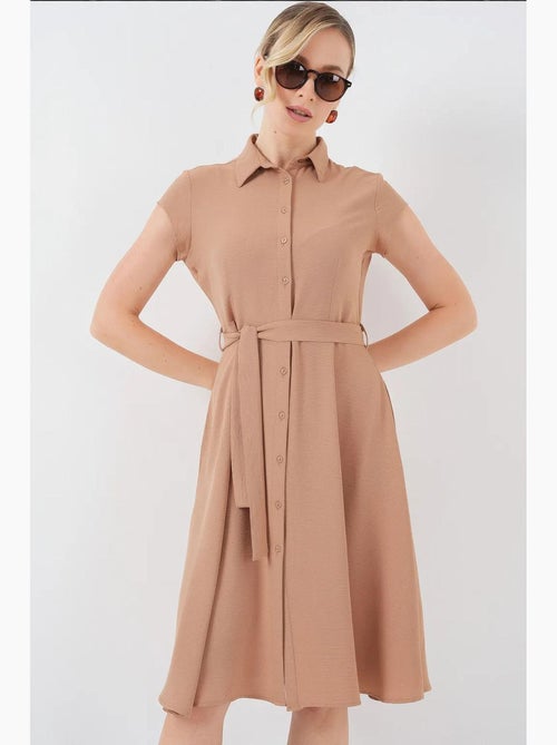 Vestido midi con cuello camisero abotonado y corte a con detalle de ribete bdart - Kiabi Vestido midi con cuello camisero abotonado y corte a con detalle de ribete bdart - Kiabi