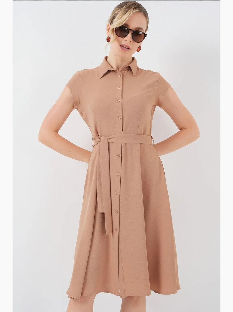 Vestido midi con cuello camisero abotonado y corte a con detalle de ribete bdart Marrón claro - Kiabi