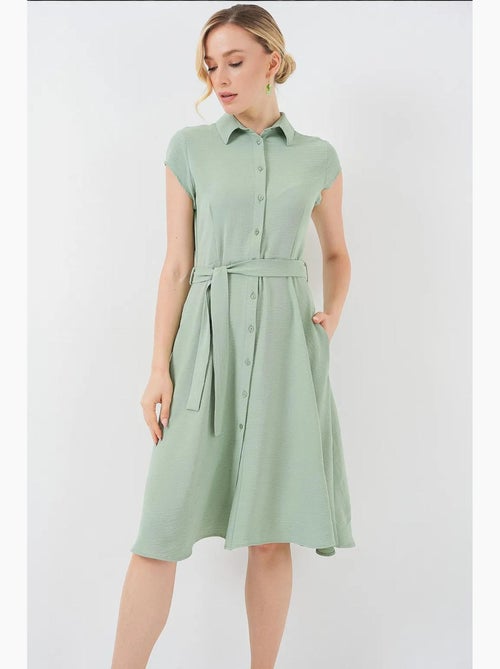 Vestido midi con cuello camisero abotonado y corte a con detalle de ribete bdart - Kiabi Vestido midi con cuello camisero abotonado y corte a con detalle de ribete bdart - Kiabi