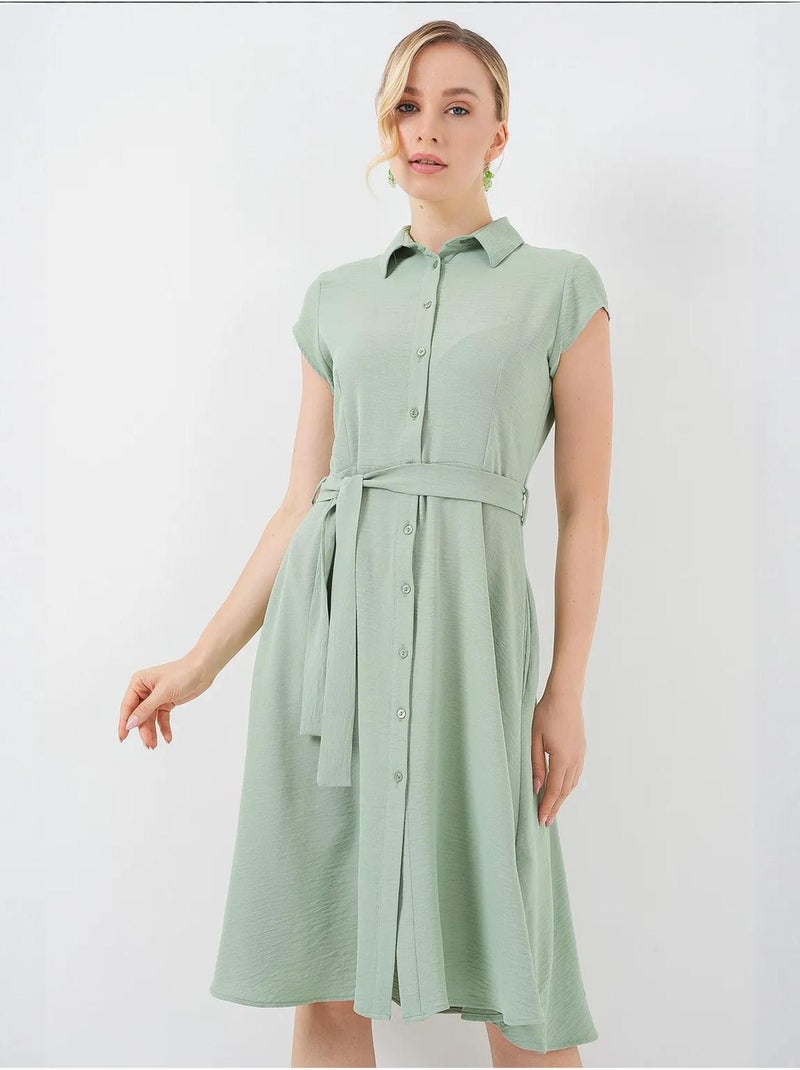 Vestido midi con cuello camisero abotonado y corte a con detalle de ribete bdart Verde - Kiabi