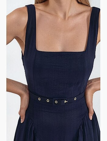 Vestido midi con cuello cuadrado y cinturón busem