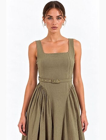 Vestido midi con cuello cuadrado y cinturón busem