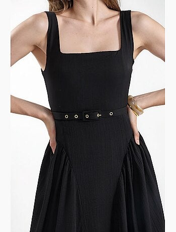 Vestido midi con cuello cuadrado y cinturón busem
