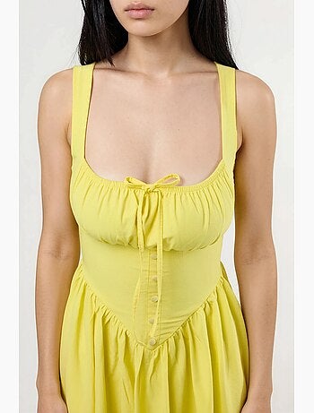 Vestido midi con cuello cuadrado y detalle de botones busem