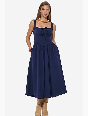Vestido midi con cuello cuadrado y detalle de botones busem