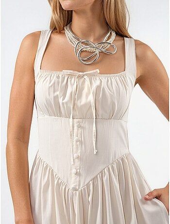 Vestido midi con cuello cuadrado y detalle de botones busem
