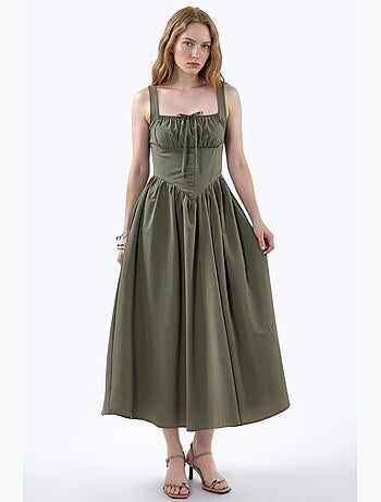 Vestido midi con cuello cuadrado y detalle de botones busem