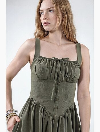 Vestido midi con cuello cuadrado y detalle de botones busem