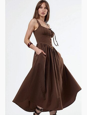 Vestido midi con cuello cuadrado y detalle de botones busem