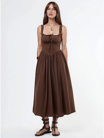 Vestido midi con cuello cuadrado y detalle de botones busem