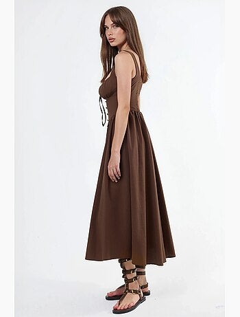 Vestido midi con cuello cuadrado y detalle de botones busem