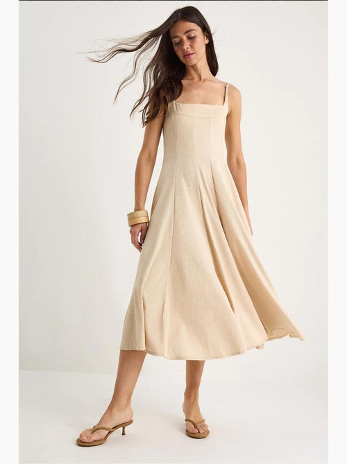 Vestido midi con cuello cuadrado y godet de tirantes finos lucci - Kiabi Vestido midi con cuello cuadrado y godet de tirantes finos lucci - Kiabi