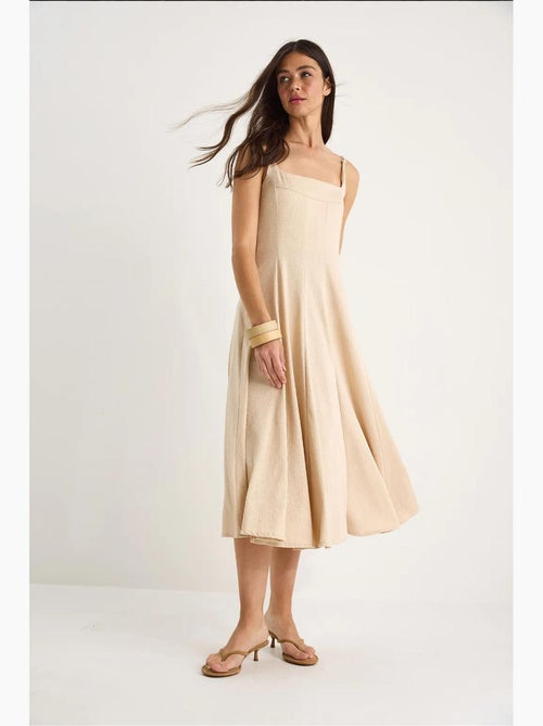 Vestido midi con cuello cuadrado y godet de tirantes finos lucci - Kiabi Vestido midi con cuello cuadrado y godet de tirantes finos lucci - Kiabi