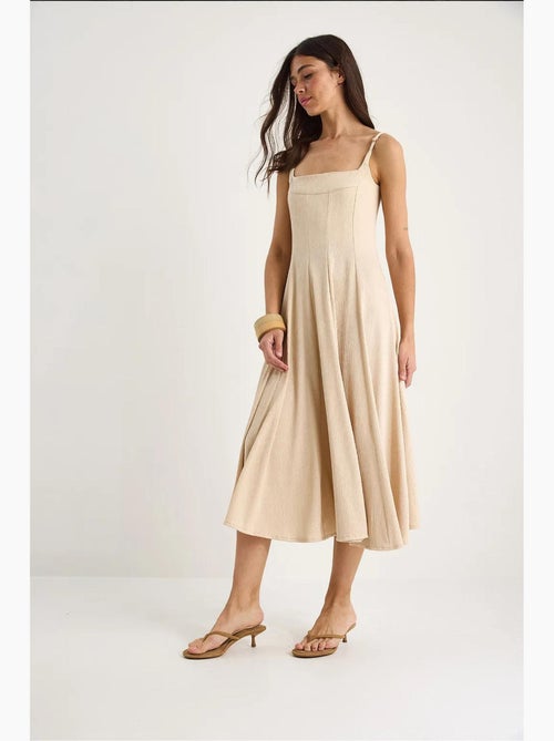 Vestido midi con cuello cuadrado y godet de tirantes finos lucci - Kiabi Vestido midi con cuello cuadrado y godet de tirantes finos lucci - Kiabi