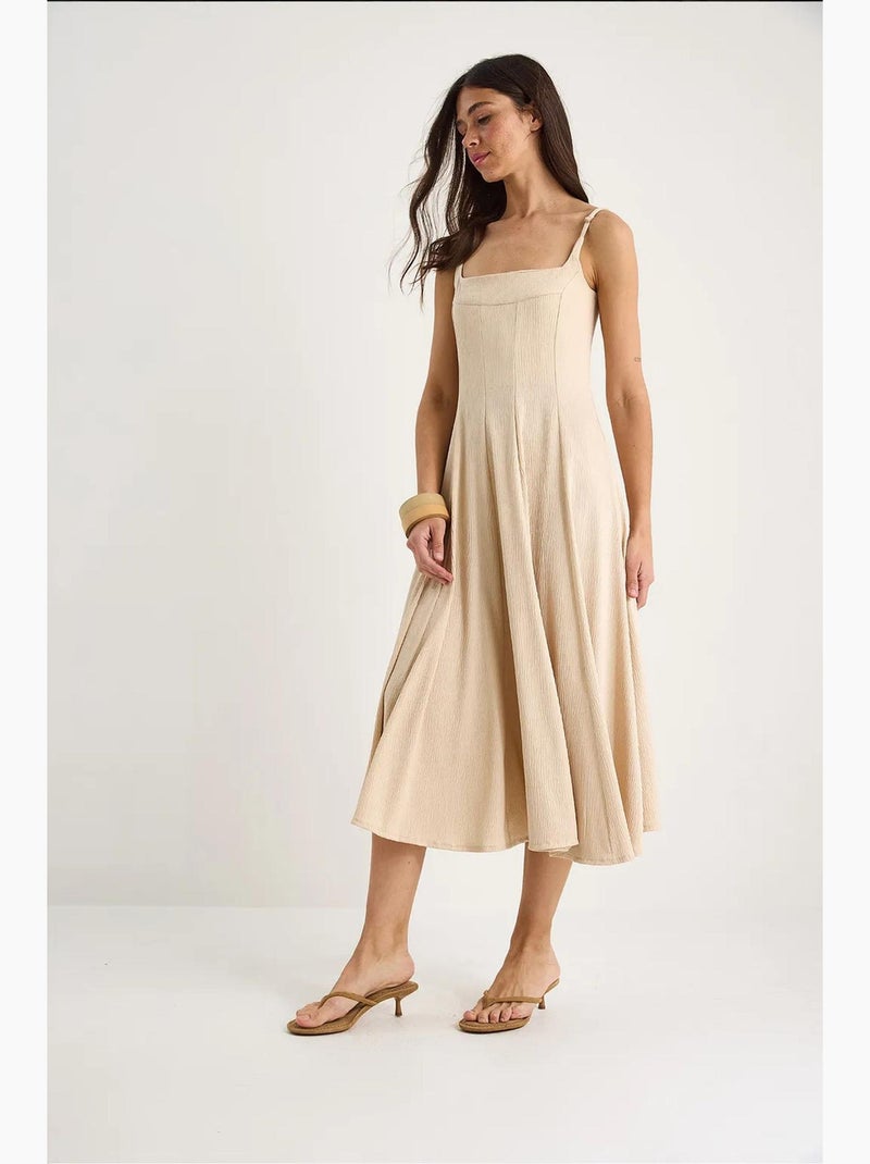 Vestido midi con cuello cuadrado y godet de tirantes finos lucci Beige arcilla - Kiabi